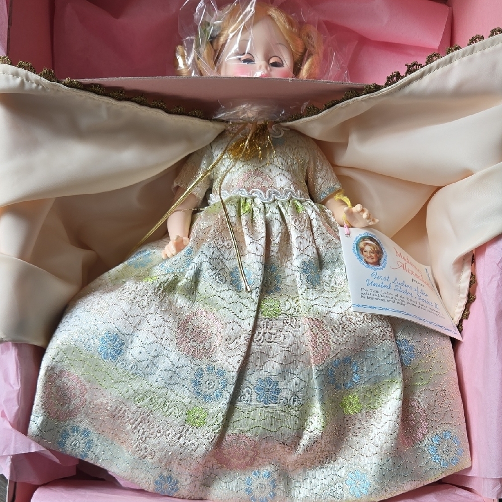 Madame Alexander Martha Johnson Patterson Doll New In Box - Picture 3 of 8
